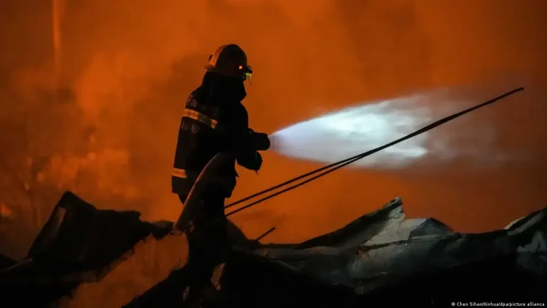 Explosión en fábrica de pirotecnia en China deja 21 muertos