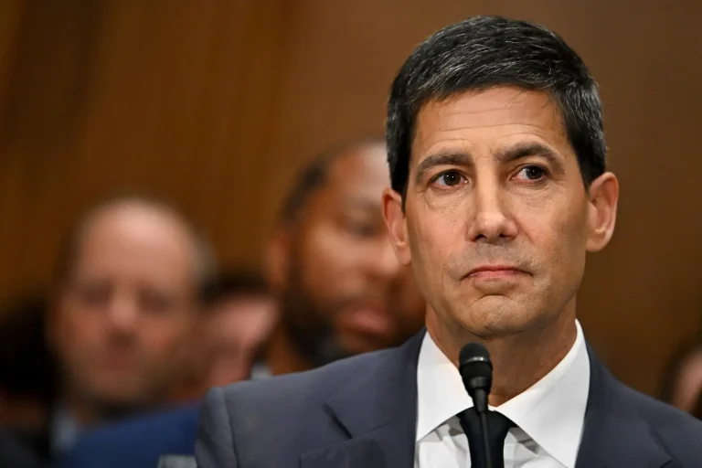 El Senado confirma a Kevin Warsh al frente de la Fed en la votación más ajustada de la historia