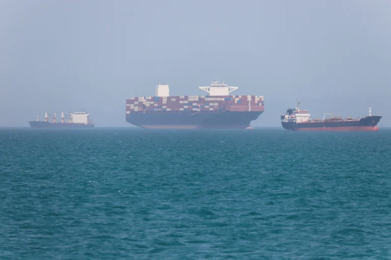 Irán dice que solo aceptará un acuerdo “justo” tras la pausa de Trump en la misión naval en el Estrecho de Ormuz