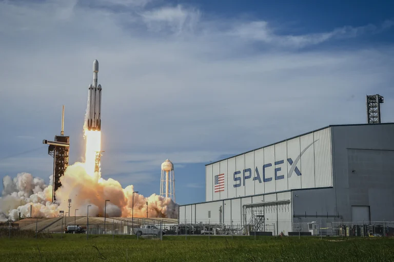El furor por la OPI de SpaceX impulsa un mercado cripto en la sombra