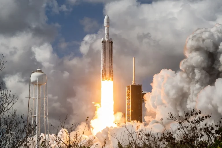 La salida a la bolsa de SpaceX exige un acto de fe en la IA, Musk y Marte