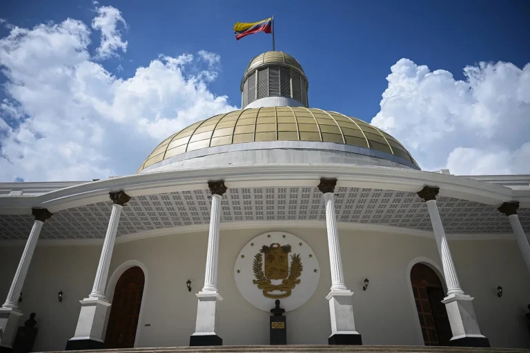 Venezuela inicia el proceso de reestructuración de deuda por u$s 170.000 millones
