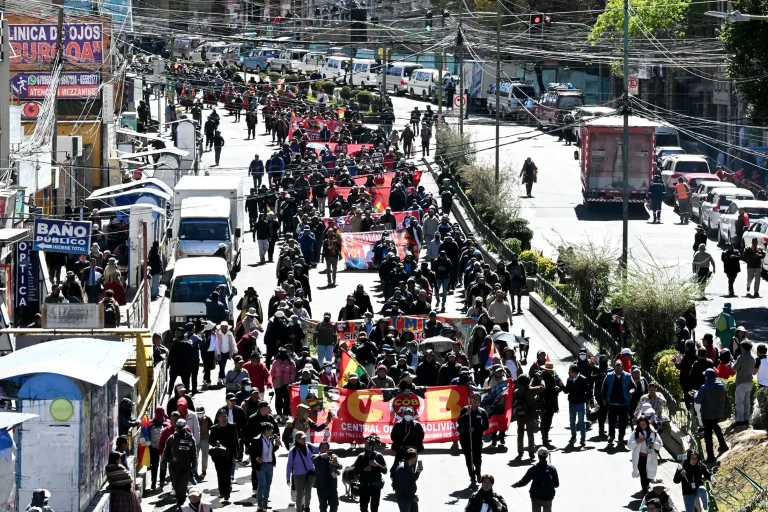 Empiezan a ceder los bloqueos en Bolivia tras 46 días de conflicto y millonarias pérdidas económicas