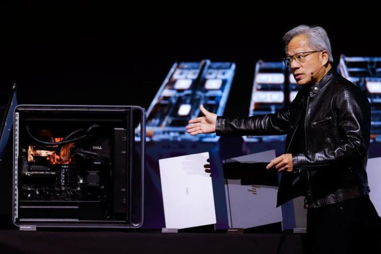 Jensen Huang redobla la apuesta: Nvidia dice tener capacidad para abastecer la explosión global de IA