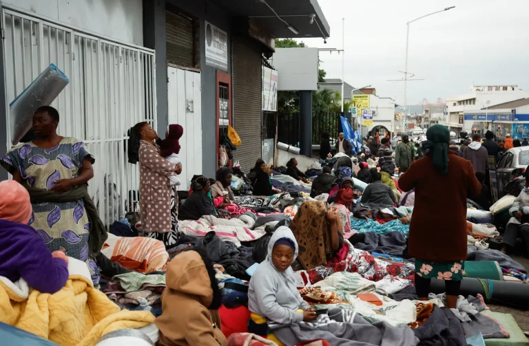 Sudáfrica paralizada por protestas contra inmigrantes mientras crece el temor a nuevos hechos de violencia