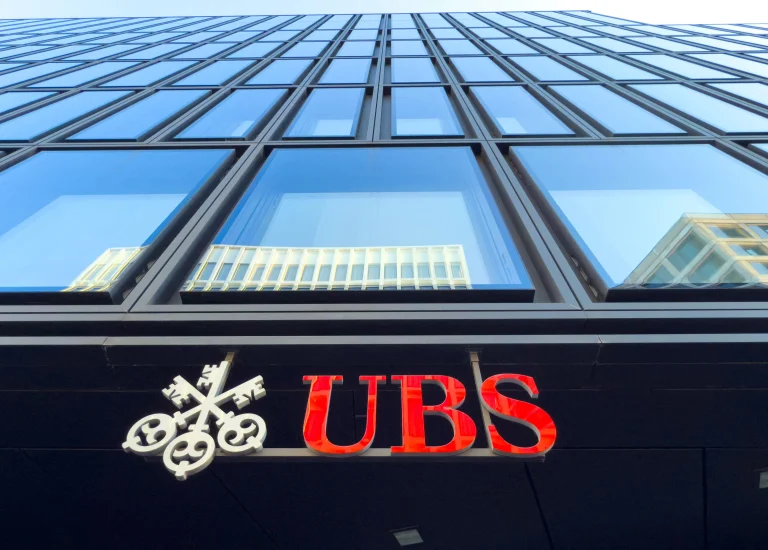 Legisladores suizos evalúan una nueva concesión para aliviar las exigencias de capital de UBS