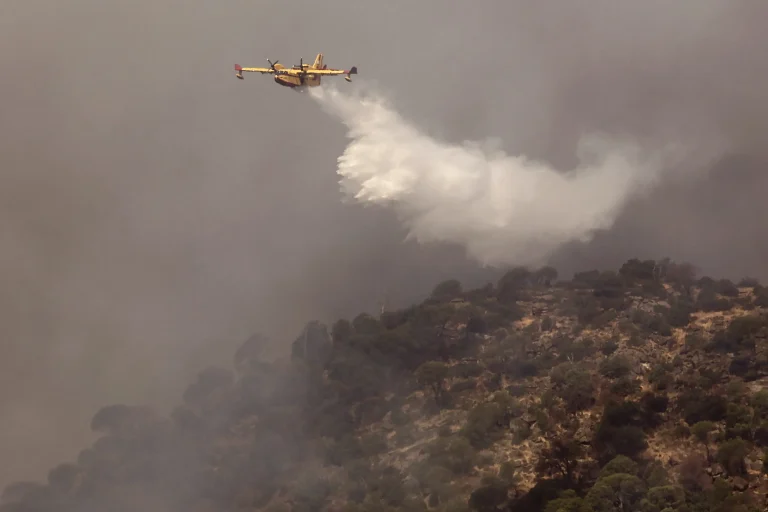 Los incendios en España y Francia se estabilizan, pero una nueva ola de calor mantiene la alerta