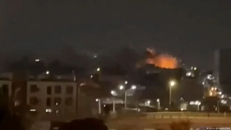 EEUU lanza una nueva ola de ataques contra objetivos militares en Irán tras un intento de ataque con misiles