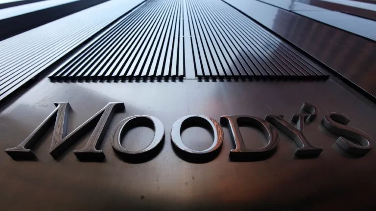 Moody’s mejora la calificación de Argentina y le asigna perspectiva positiva por la estabilización económica