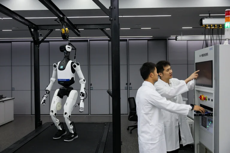EE.UU. prohíbe nuevos robots humanoides chinos para proteger su industria