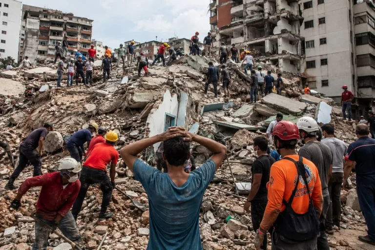 Venezuela eleva a 4.333 los muertos por el doble terremoto y cifra en 315 los cuerpos sin identificar