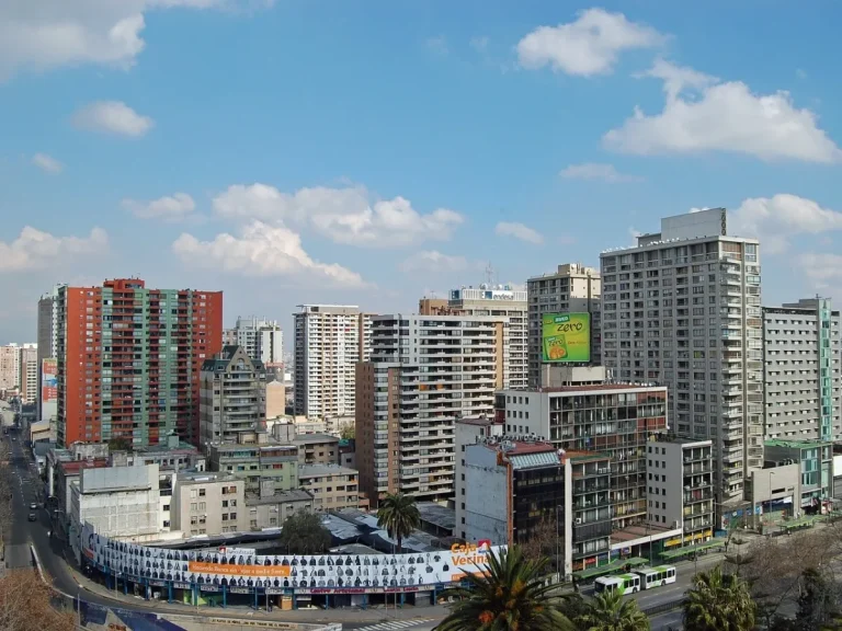 Las fusiones y adquisiciones en Chile caen un 13% hasta la mitad del año